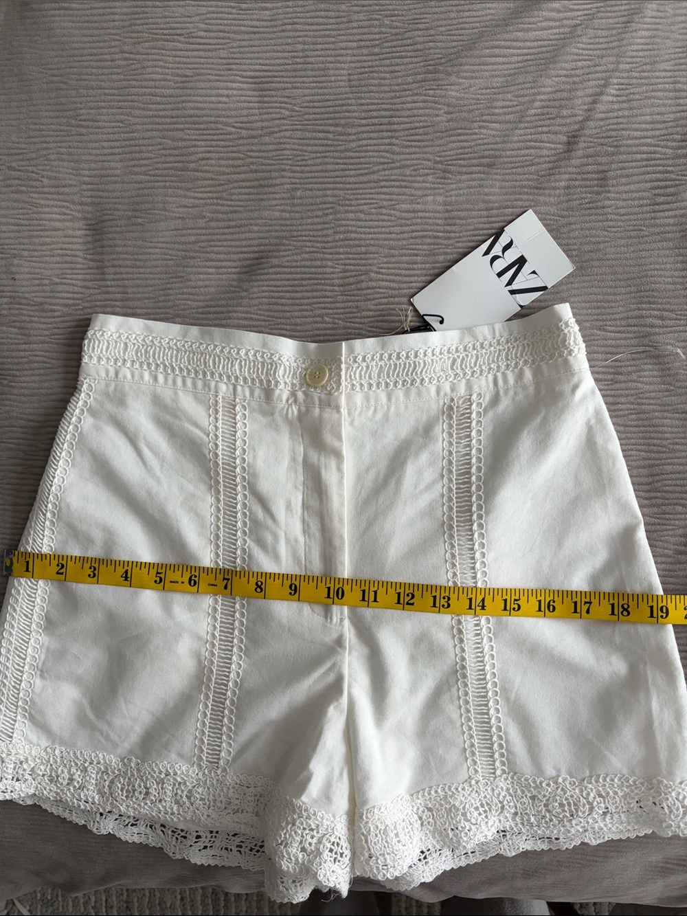 Zara off white Crochet Trim Women’s Shorts/ Size Medium - Picture 8 of 9